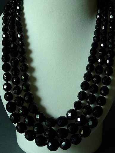 フレンチジェット3連ネックレス