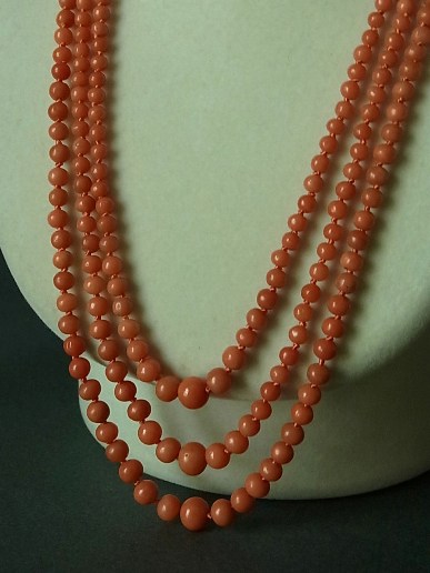 珊瑚3連ネックレス