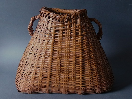 魚籠形手編竹籠掛花入（霊芝絵落とし共）