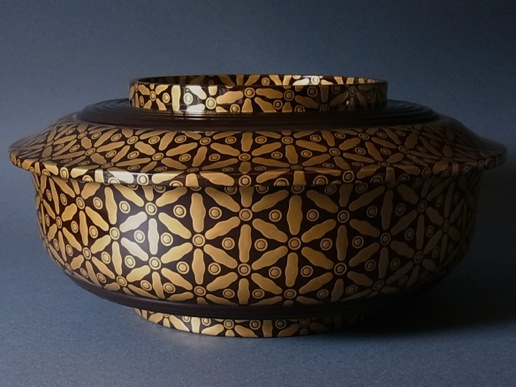 くずし麻葉文蒔絵付け描蓋付菓子器