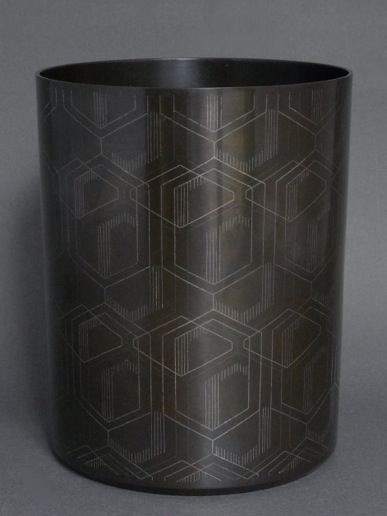 亀甲文金銀四分一象嵌花器