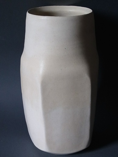 白泥釉面取五角花器