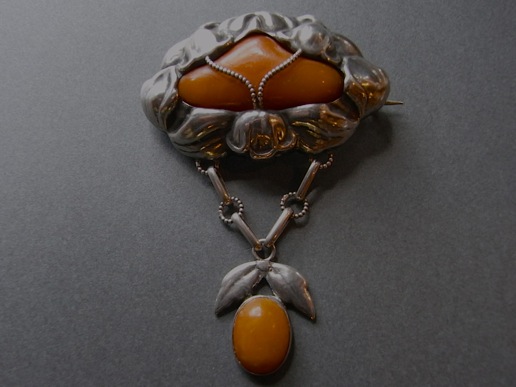 シルバー×琥珀ブローチ