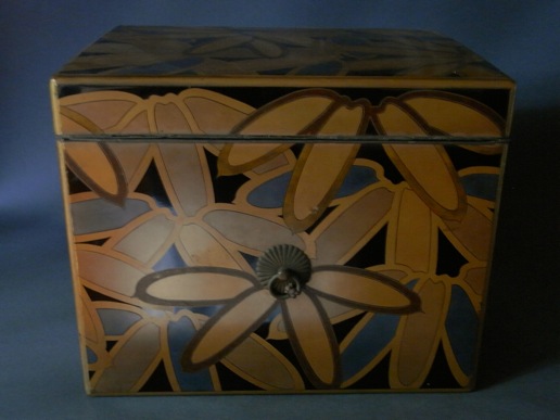 笹文金銀蒔絵鼓箱