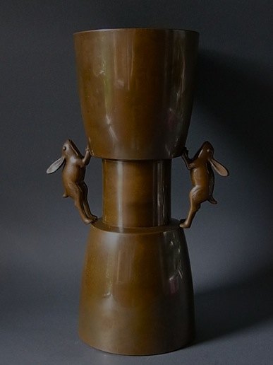 兎双耳杵形砂張花器