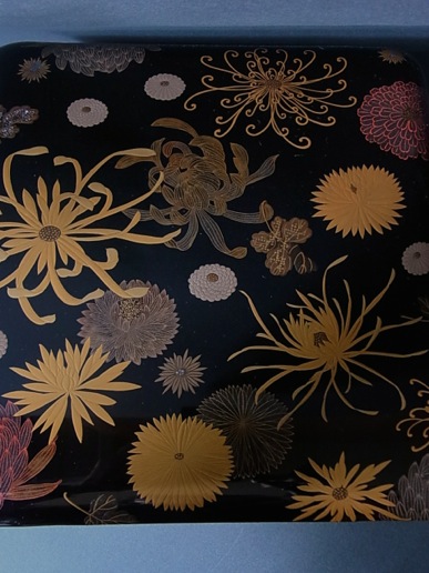 菊尽くし金蒔絵箱