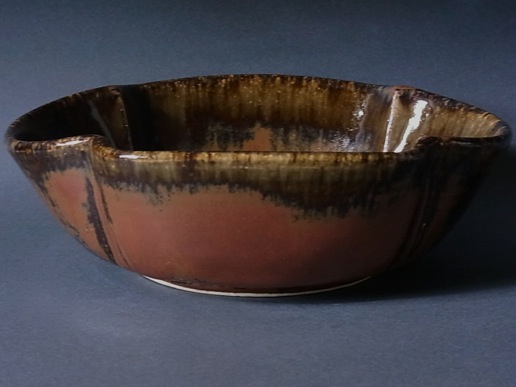 鉄釉木瓜形鉢