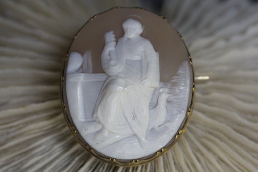 カメオブローチ