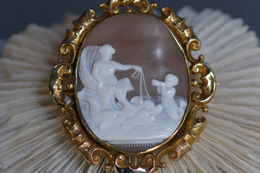 カメオブローチ