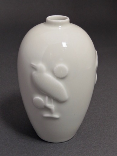 松枝に鳥文陽刻白磁茶入