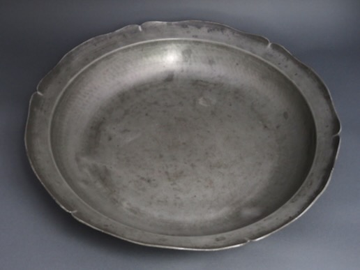 ピューター槌目大皿