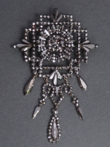 スチールダイヤモンドブローチ