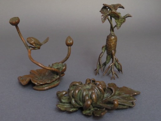 蓮に鳥・菊・高麗人参・線香立て